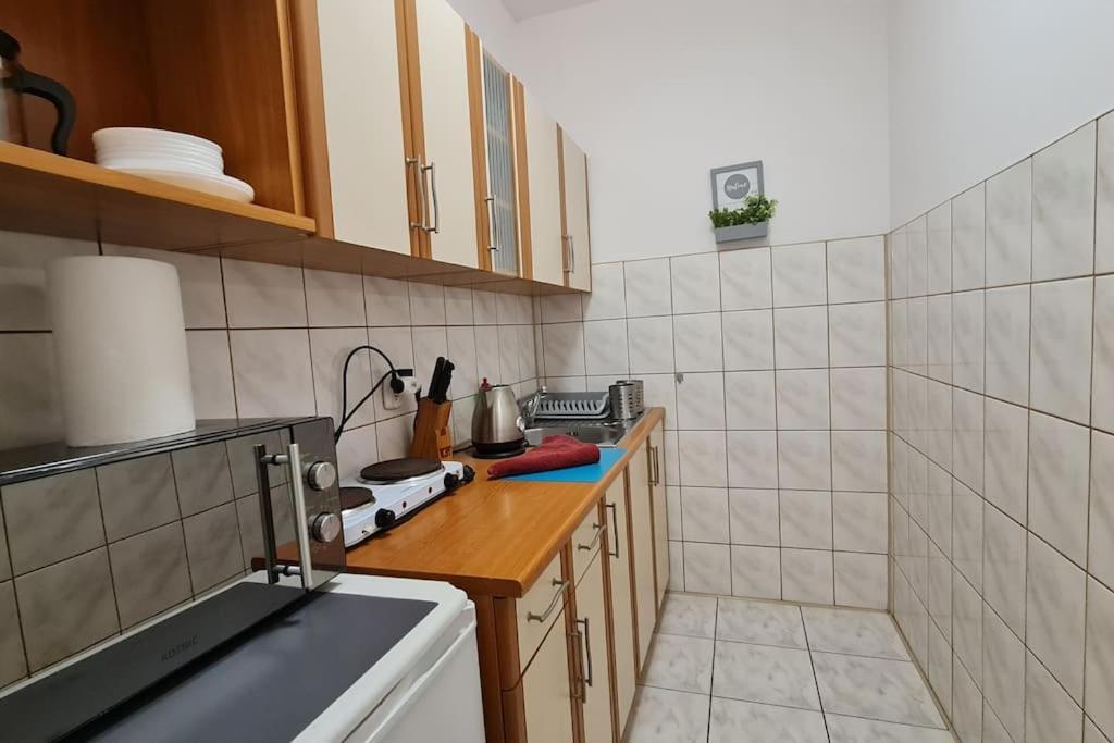 Przestronny Pokoj W Mieszkaniu Na Filipa Krakow Exterior photo